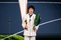 新人俳優賞を受賞した栗原颯人