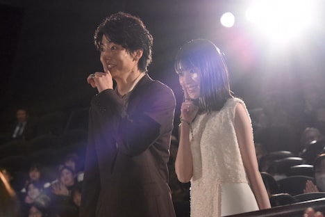 左から伊藤健太郎、福本莉子