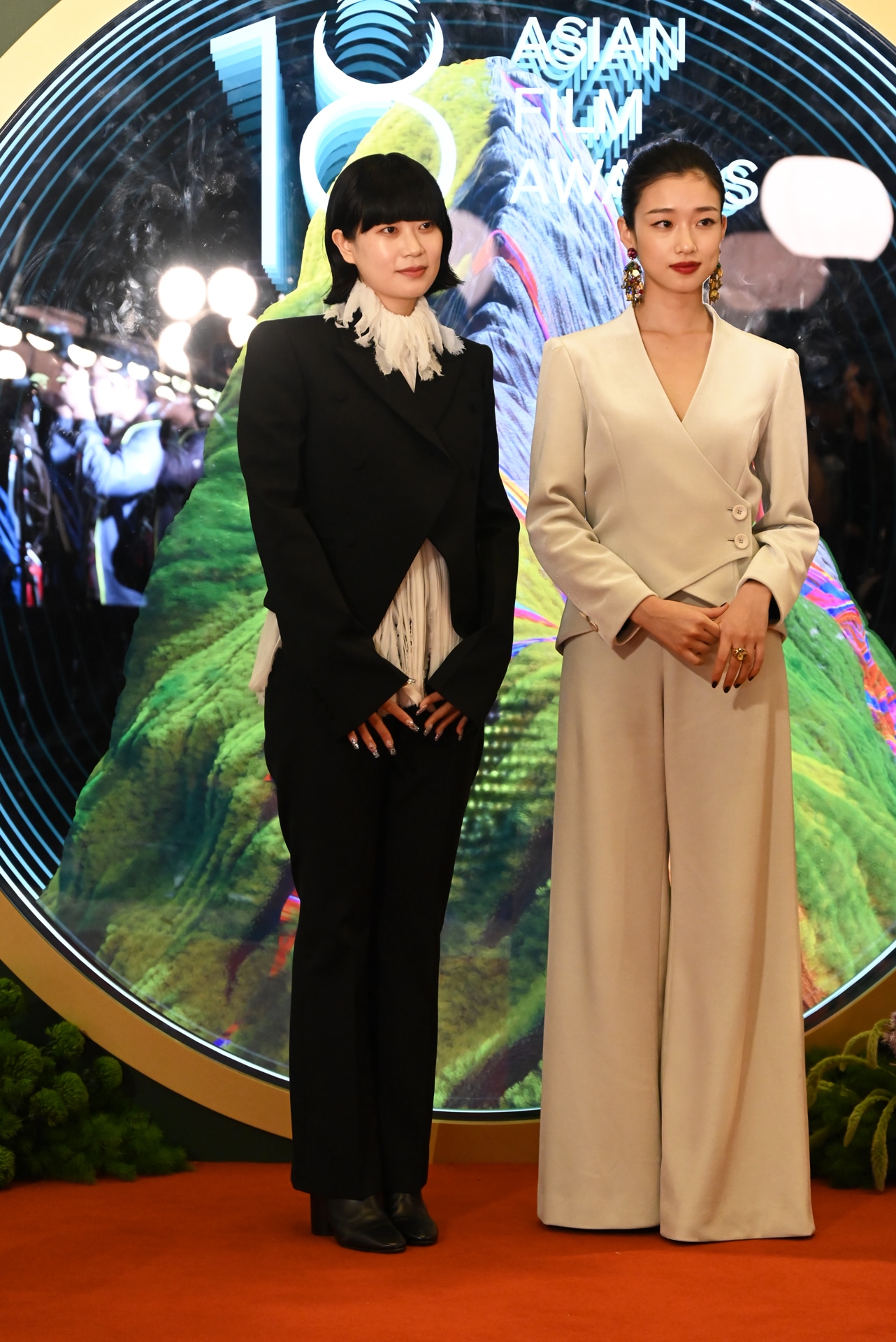 左から山中瑶子、河合優実