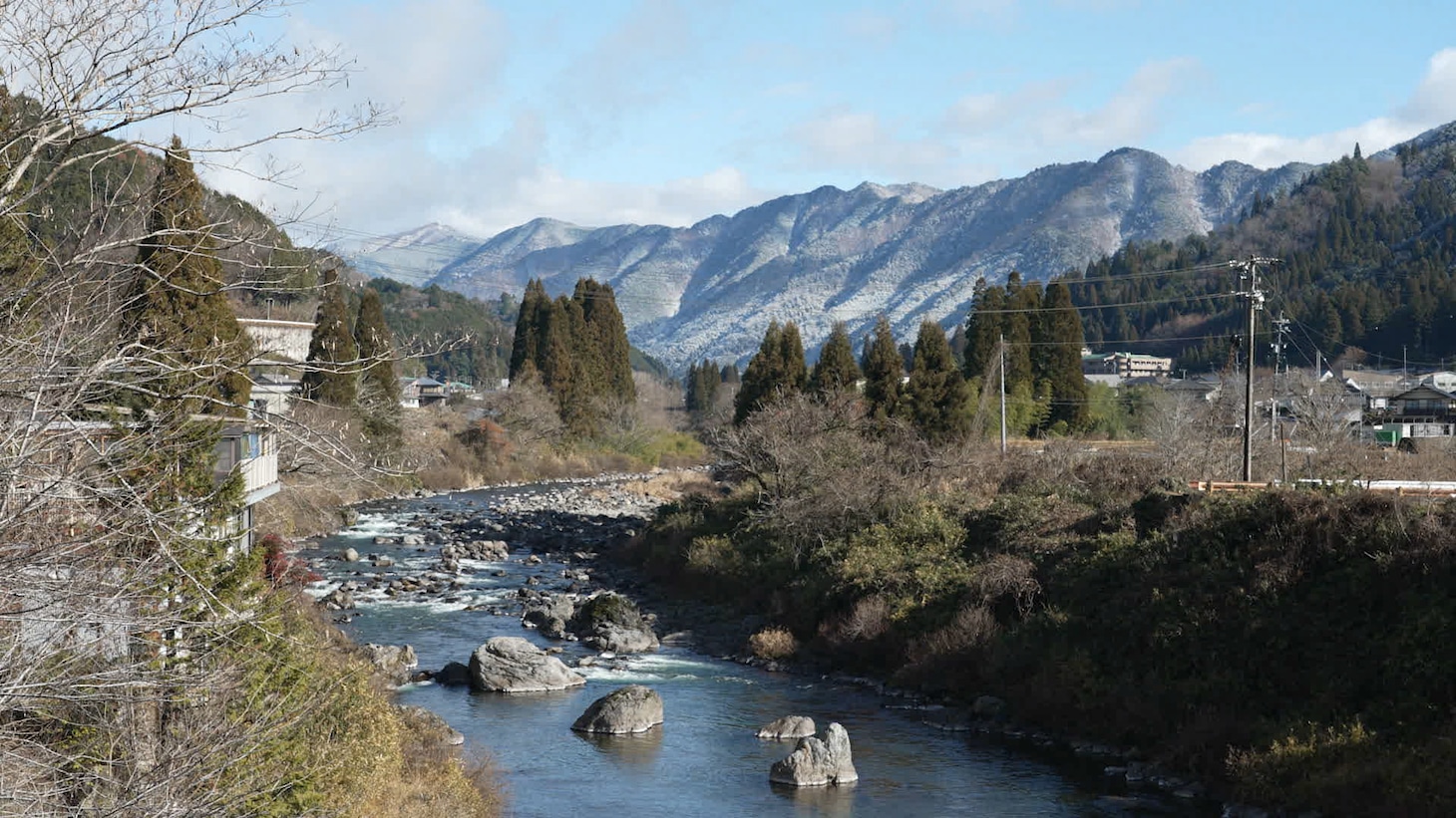 冬の郡上八幡、吉田川