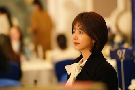 中国ドラマ「星より輝く君へ」より、タン・ソンユン（譚松韻）演じる紀星。駆け出しの起業家であり、優秀なエンジニアでもある