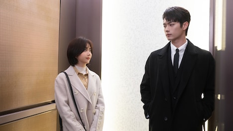 左からシュー・カイ（許凱）演じる韓廷（ハン・ティン）、タン・ソンユン（譚松韻）演じる紀星（ジー・シン）