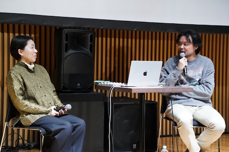 左から宮本裕子、岩井澤健治