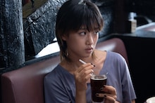 「悪い夏」より、河合優実演じる愛美