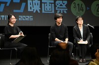 加藤るみ（左）とファルハット・シャリポフ（中央）