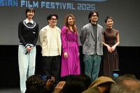 HONG KONG GALA SCREENINGの様子。左からアンジェラ・ユン（袁澧林）、ジル・リョン（梁禮彥）、ウィンサム・アウ（欧慧心）、アダム・ウォン（黄修平）、レイチェル・リョン（梁雍婷）