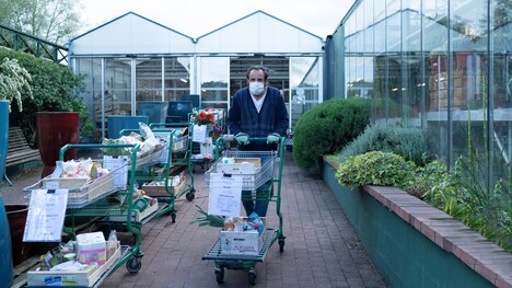 「季節はこのまま」場面写真