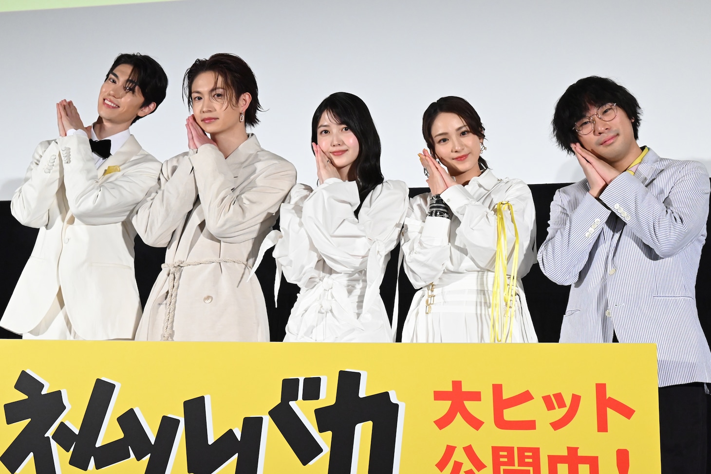 映画「ネムルバカ」公開記念舞台挨拶の様子。左から樋口幸平、綱啓永、久保史緒里、平祐奈、阪元裕吾