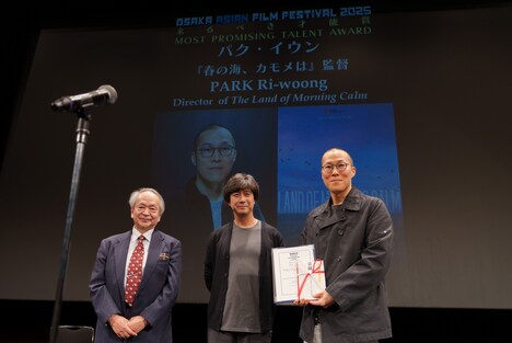 来るべき才能賞に選ばれたパク・イウン（右）
