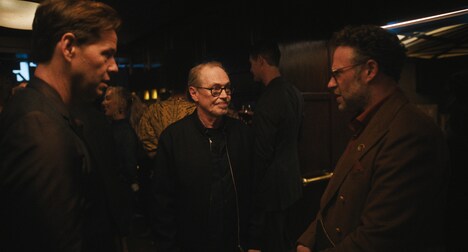 Apple TV+「ザ・スタジオ」に出演したスティーヴ・ブシェミ（中央）