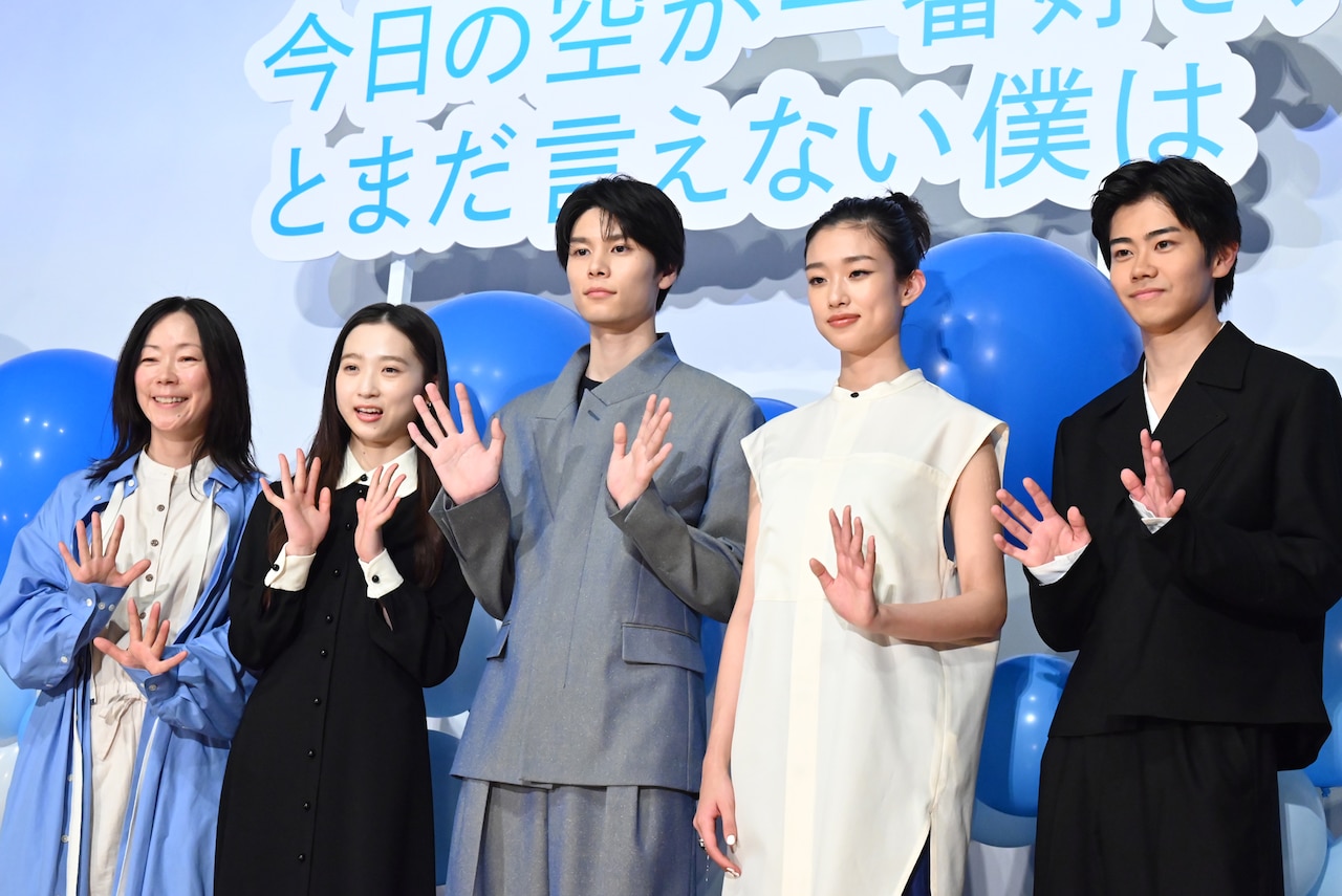萩原利久が「今日空」で全力坂道ダッシュ、河合優実は絶妙な衣装