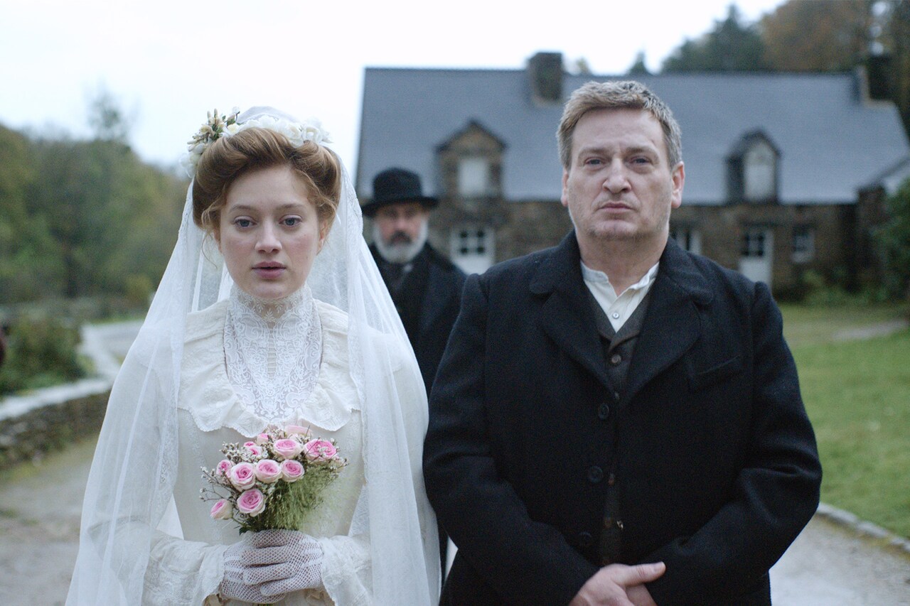 “ひげのマダム”から着想「ロザリー」本編映像、多毛症に悩まされる女性が花嫁に