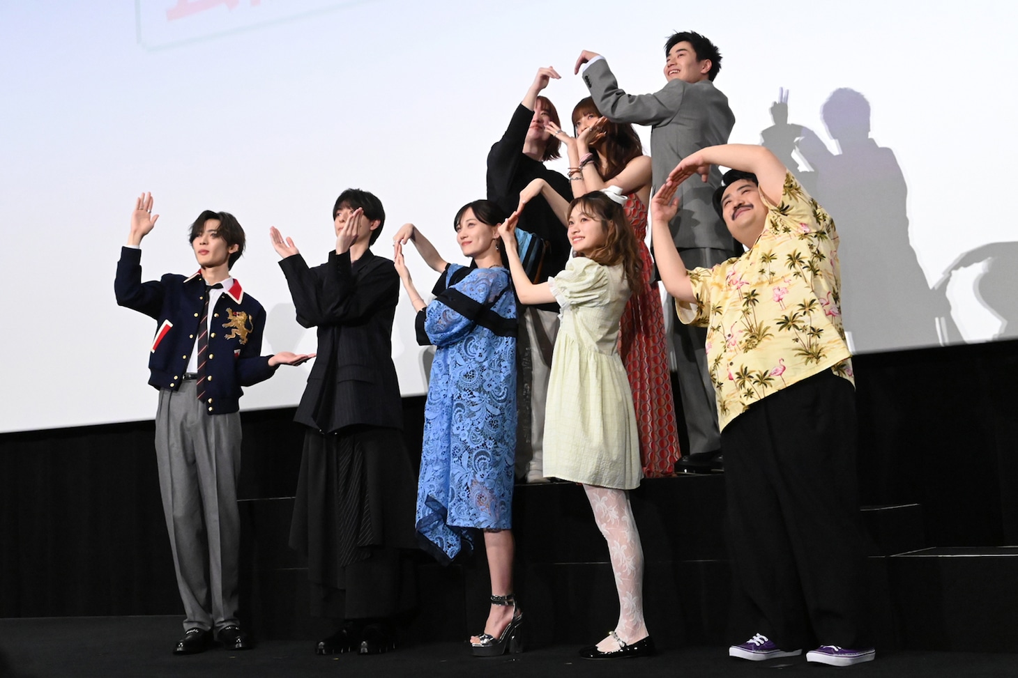 「山田くんとLv999の恋をする」公開記念舞台挨拶の様子。前列左からNOA、作間龍斗、山下美月、月島琉衣、鈴木もぐら。後列左から安川有果、甲田まひる、前田旺志郎