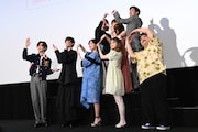 「山田くんとLv999の恋をする」公開記念舞台挨拶の様子。前列左からNOA、作間龍斗、山下美月、月島琉衣、鈴木もぐら。後列左から安川有果、甲田まひる、前田旺志郎