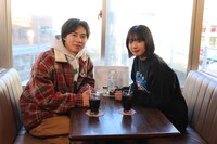 左から戸塚純貴、朝日奈まお