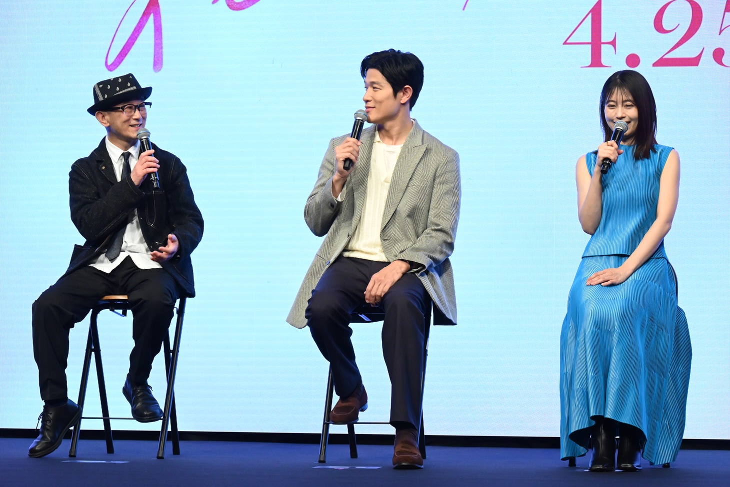 左から前田哲、鈴木亮平、有村架純