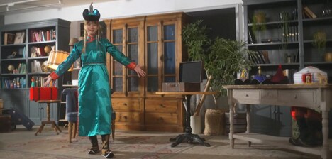 「あなたのワードローブ見せてください 世界民族衣装紀行」より