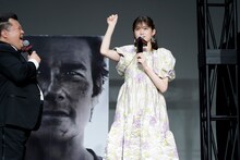 松村沙友理（中央）