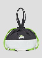 「グローグー ポッド」背面（ナイロンストリングバッグ / 税込3900円）