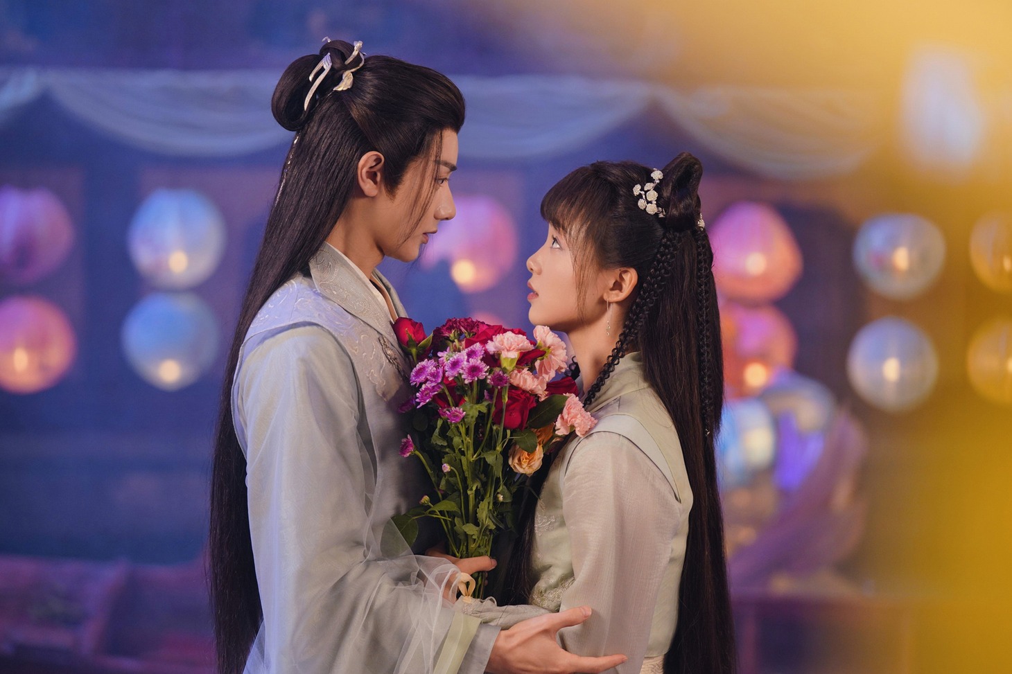中国ドラマ「天狐伝（てんこでん）～百年の恋～」より、左からワン・ヨウシュオ（王佑碩）演じる長岄、ルー・シャオユー（呂小雨）演じる元宝