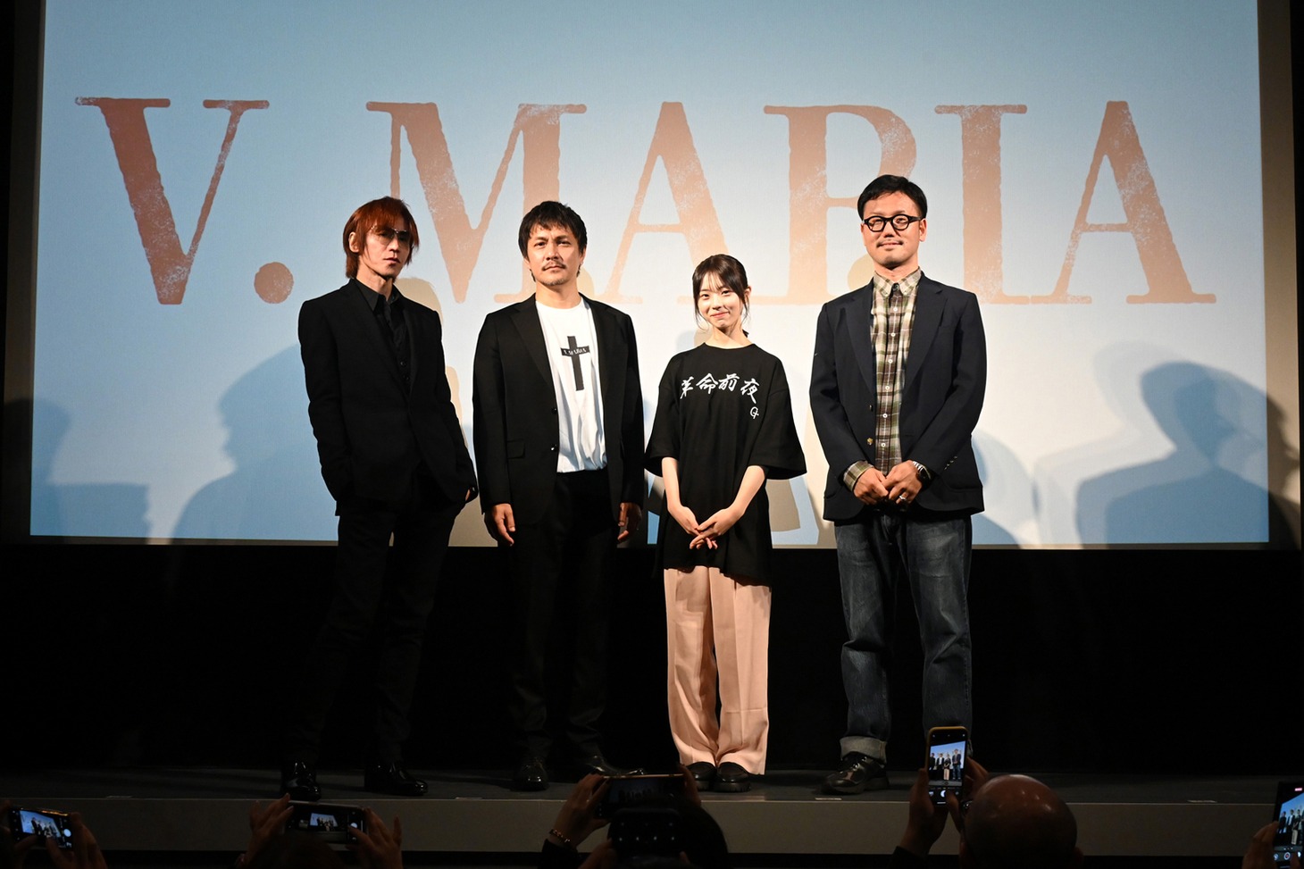 映画「V. MARIA」公開記念舞台挨拶の様子。左からSUGIZO、藤重政孝、菊地姫奈、宮崎大祐。