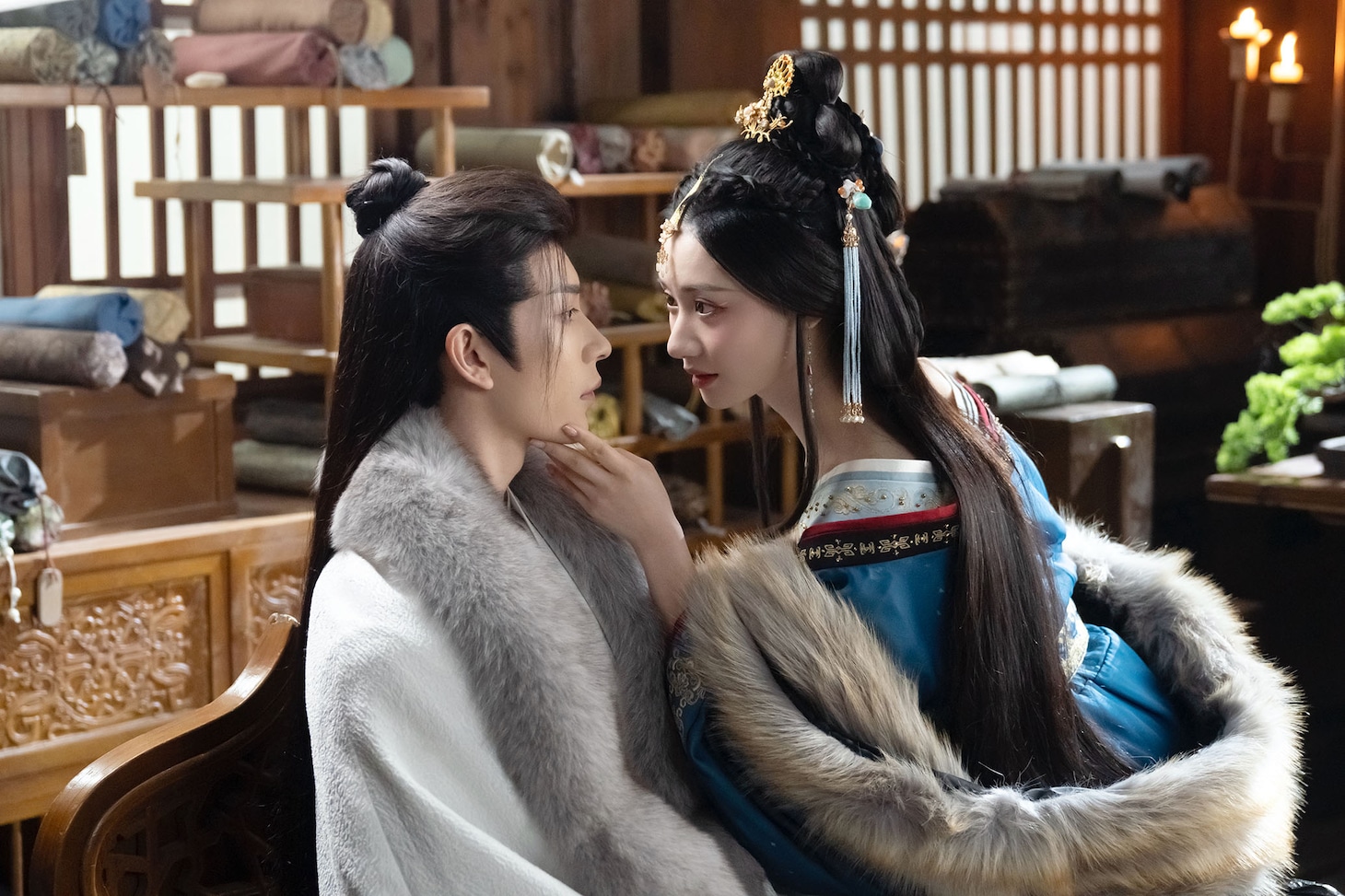 左からイエン・ズーシエン（厳子賢）演じる岳瑾宸、ホー・シュエンリン（何宣林）演じる顧君遥