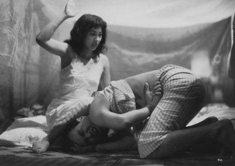 「猫と庄造と二人のをんな」場面写真