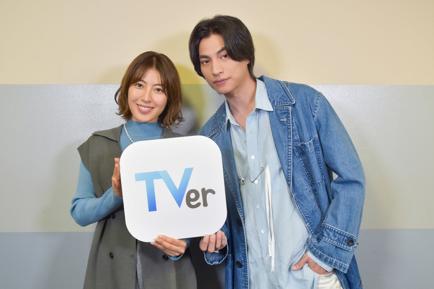 左から瀧本美織、ガルフ・カナーウット