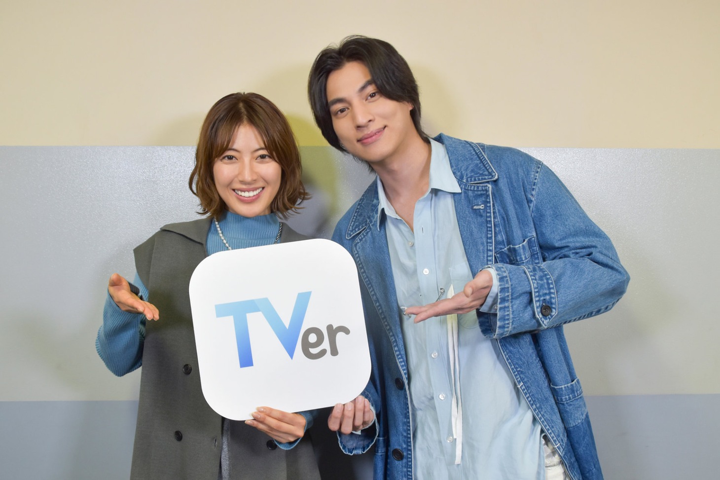 左から瀧本美織、ガルフ・カナーウット