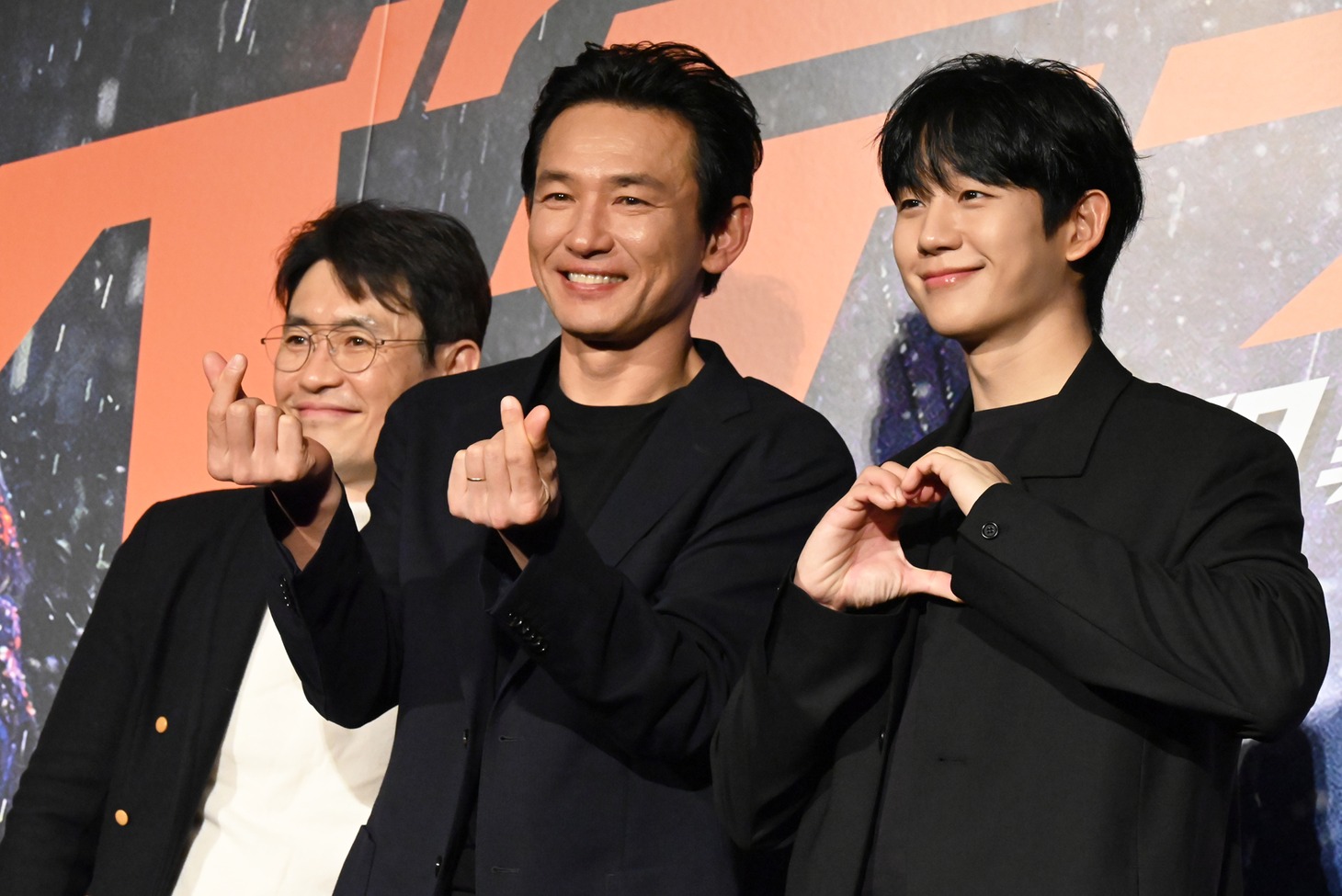 「ベテラン 凶悪犯罪捜査班」記者会見の様子。左からリュ・スンワン、ファン・ジョンミン、チョン・ヘイン