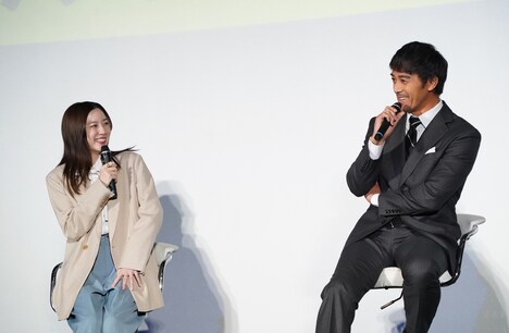 左から永野芽郁、阿部寛