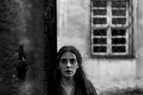 「ガール・ウィズ・ニードル」場面写真