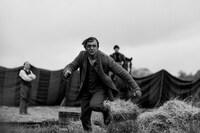 「ガール・ウィズ・ニードル」場面写真