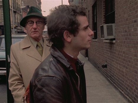 監督のハワード・ブルックナー（手前）