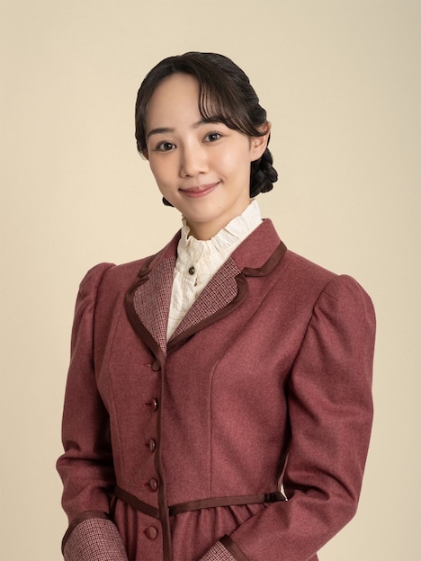 ドラマ「波うららかに、めおと日和」より、関谷あき奈役の咲妃みゆ