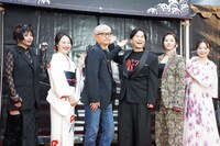 左からMAAKIII、林田麻里、堤幸彦、中村正人、唐田えりか、広山詞葉