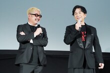 左から紀伊宗之、中村正人