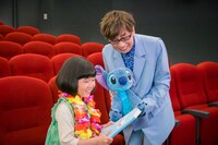 左から永尾柚乃、山寺宏一