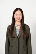 「ダメマネ！ －ダメなタレント、マネジメントします－」より、華優希演じる小松千秋
