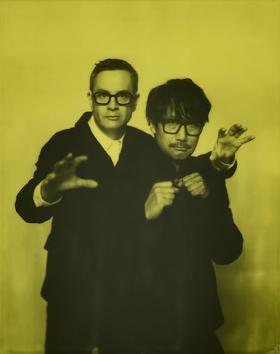 ニコラス・ウィンディング・レフン（左）と小島秀夫（右）による展覧会「“SATELLITES” BY NICOLAS WINDING REFN WITH HIDEO KOJIMA」のビジュアル Photo by Yuji Watanabe