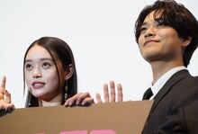 左から高石あかり、井上想良