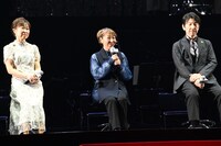 左から山崎和佳奈、高山みなみ、高田裕司