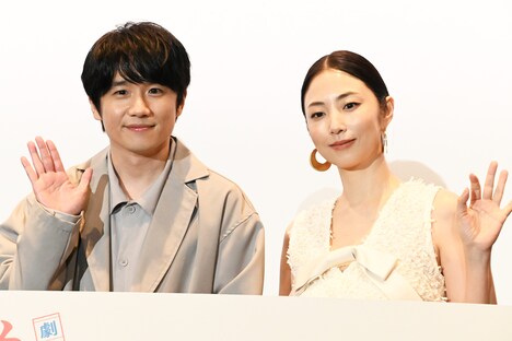 左から風間俊介、MEGUMI