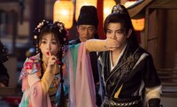 中国ドラマ「永夜星河（原題）」より、左からユー・シューシン（虞書欣）演じる凌妙妙 / 林虞、ディン・ユーシー（丁禹兮）演じる慕声