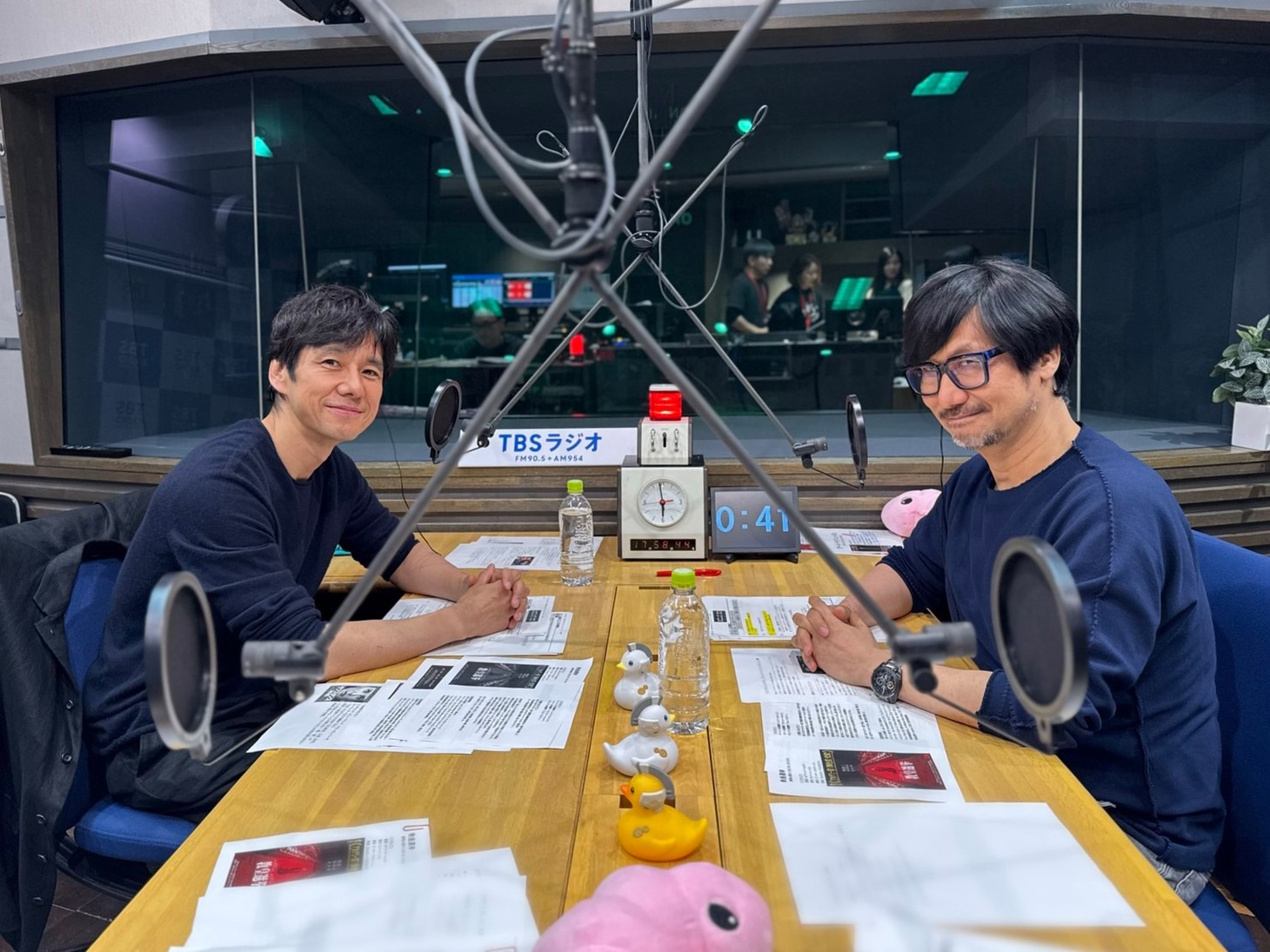 「コジ10 小島秀夫の『最高の10時にしよう』」収録の様子。左から西島秀俊、小島秀夫