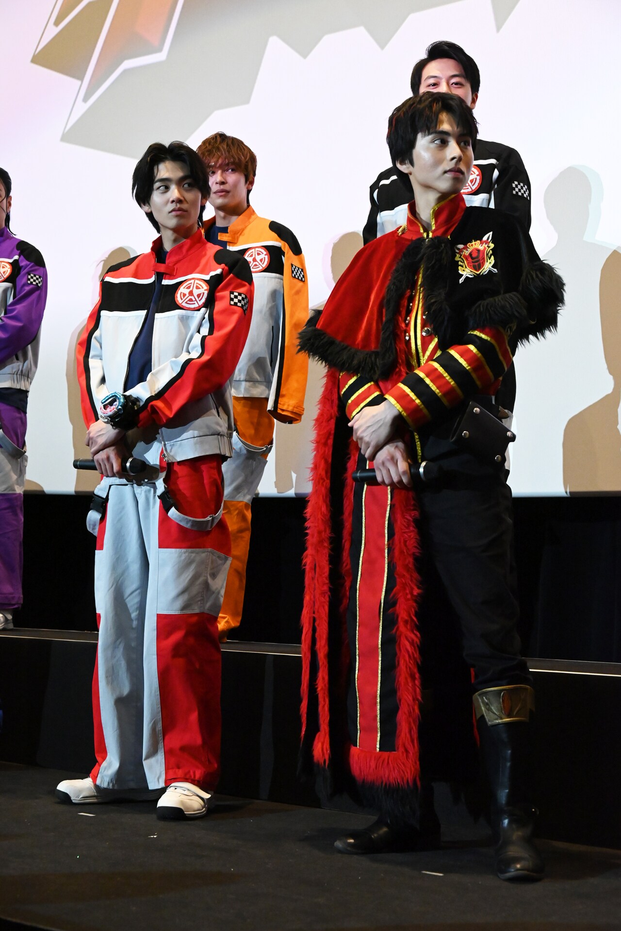 左から井内悠陽、酒井大成 - 「ブンブンジャー」「キングオー