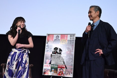 左から佐伯日菜子、渡部篤郎