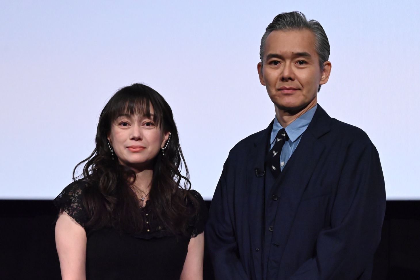 左から佐伯日菜子、渡部篤郎