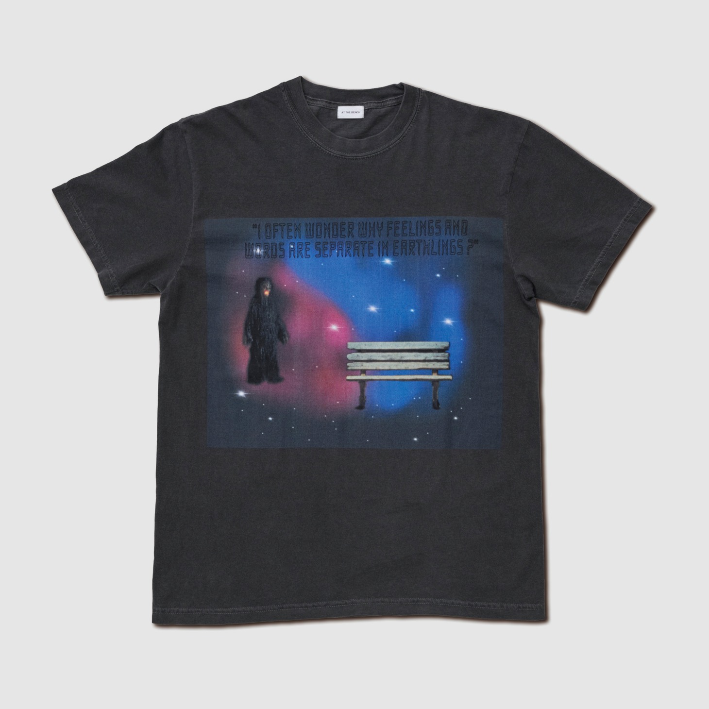 グラフィックTシャツ（税込7700円・M / L / XL）