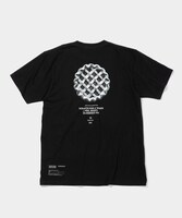 「A24 HERETIC BLUEBERRY PIE TEE」裏面（黒）